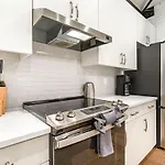 The Saddlery-playlist-2 Units-walk To Broadway Holiday home