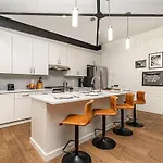 The Saddlery-playlist-2 Units-walk To Broadway Holiday home