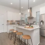 Holiday home Hurst House - 4 Stylish Homes - Mins To Germantown Nashville