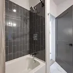 Holiday home Reverb - Odyssey - Pool & Gym - Heart Of Midtown