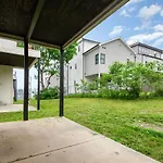 Holiday home Hurst House - 4 Stylish Homes - Mins To Germantown *