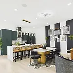 Halo-Rooftop Patio & Game Room-Mins To Broadway
