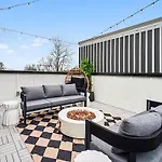Halo-rooftop Patio & Game Room-mins To Broadway Holiday home Nashville