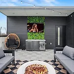 Halo-rooftop Patio & Game Room-mins To Broadway Holiday home *