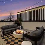 Halo-rooftop Patio & Game Room-mins To Broadway Holiday home Nashville