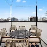 Holiday home Halo-rooftop Patio & Game Room-mins To Broadway *