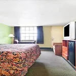 Super 8 Downtown Airport Hotel 2*
