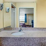 Hotel Super 8 Downtown Airport 2*
