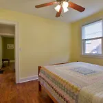 Cottage Near Downtown Home