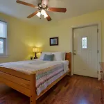 Cottage Near Downtown Home