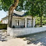 1600 Fatherland Street Home Home