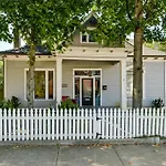 1600 Fatherland Street Home Home