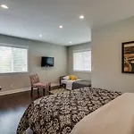 Hillview Heights Studio