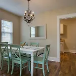 Precious, Bright Bungalow In East Nashville! Close To Downtown/Germantown! Home
