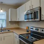 Precious, Bright Bungalow In East Nashville! Close To Downtown/Germantown! Home