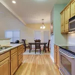 Luxury And Convenience! Walk To Everything! Home