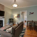 5 Minutes To Downtown, Walking Distance To The Hippest Restaurants And Bars! Home