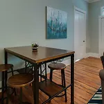 5 Minutes To Downtown, Walking Distance To The Hippest Restaurants And Bars! Home