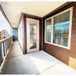 Two Bedroom Midtown Apartment With Rooftop Pool -Mt07