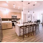 Two Bedroom Midtown Apartment - Mt06