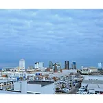 Two Bedroom Midtown Apartment With Rooftop Pool - Mt08