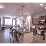 Two Bedroom Midtown Apartment With Rooftop Pool - Mt08