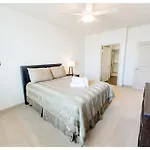 Two Bedroom Midtown Apartment With Rooftop Pool - Mt09
