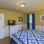 Brenda Lee History 2br Pool Hot Tub
