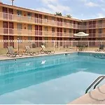 Hotel Super 8 Downtown Airport