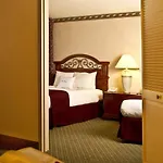 Doubletree By Hilton Airport 3*
