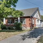 Franklin Ave Apartment