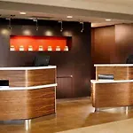 Hotel Courtyard By Marriott Airport