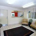 Hotel Hometowne By Red Roof - Airport/briley Pkwy Nashville