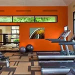 Courtyard By Marriott Airport