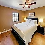 Landmark Mcmillin Court Apartment 10