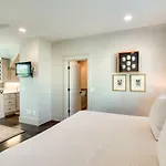 Walk-Friendly Germantown Guest House Apts