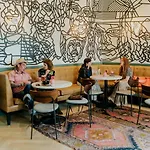 Vandyke Bed & Beverage