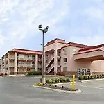 Days By Wyndham Airport East Nashville