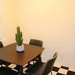 Aparthotel The Lee 2*