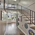 \'The Moonshine\' Apt In Nashville\'S Music Row!