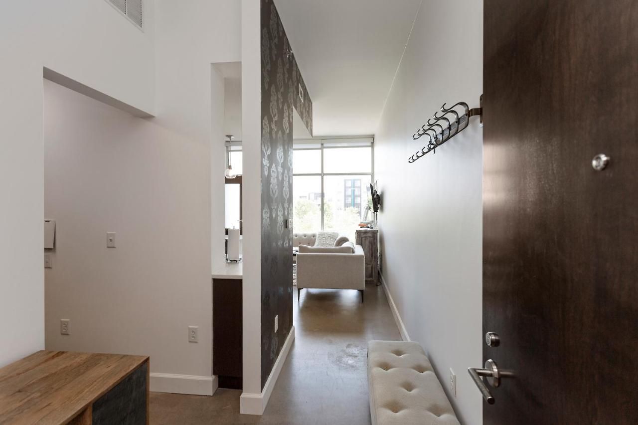 Soak Up The Opulent Feel Of A Lavish Monochrome Abode Holiday home Nashville