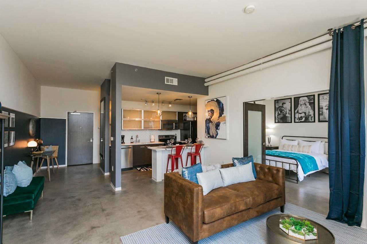Mid Century Modern Downtown 30+ Night Min *