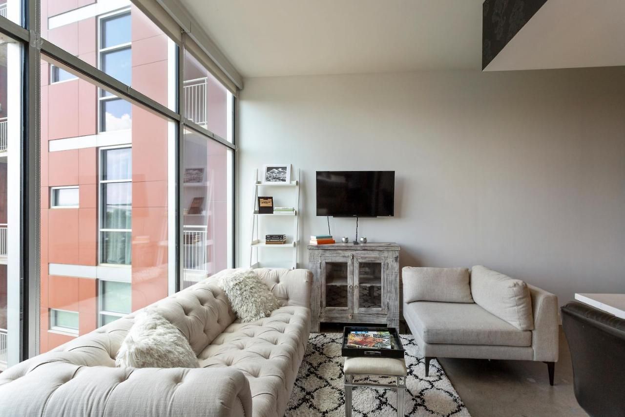 Soak Up The Opulent Feel Of A Lavish Monochrome Abode * Nashville
