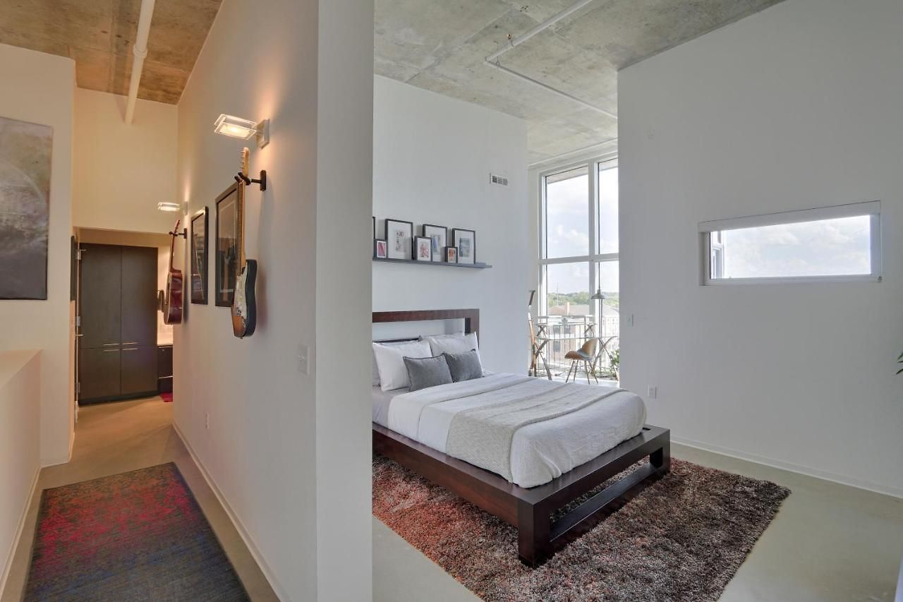 Spectacular Views In Contemporary Two Story