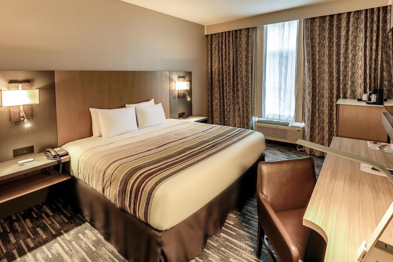 Country & By Radisson Airport Tn 4*