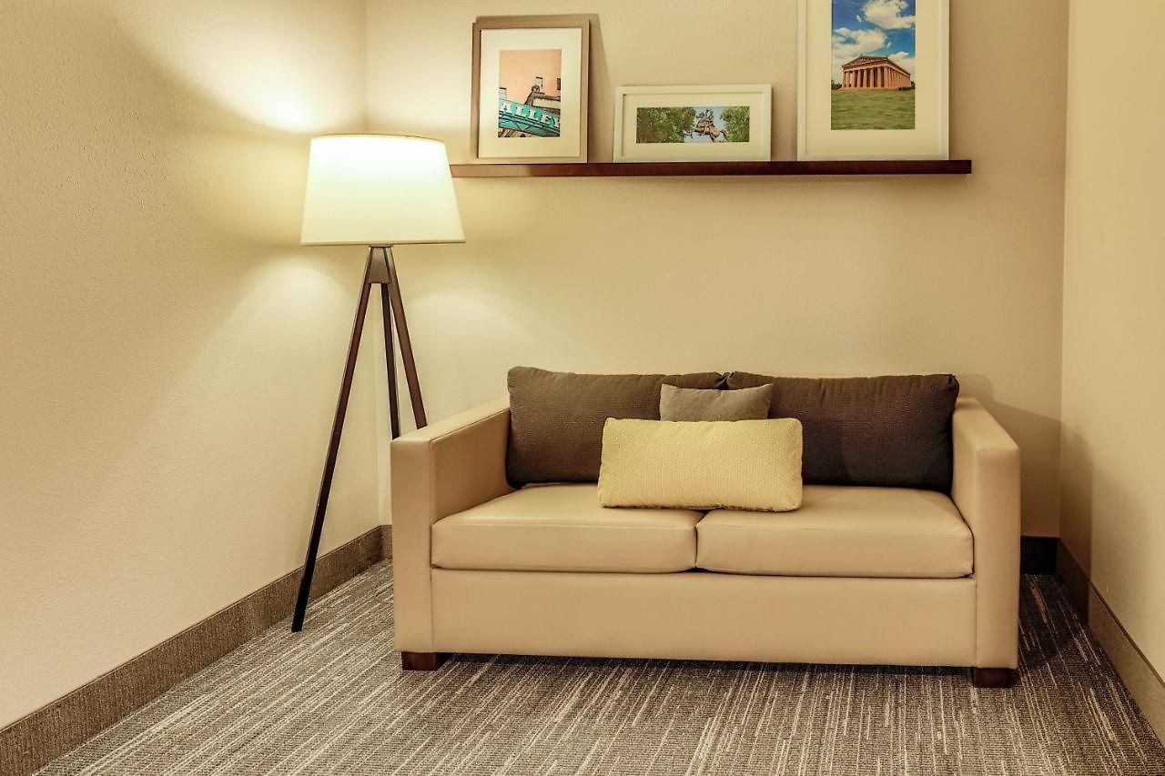 Country & By Radisson Airport Tn 4*