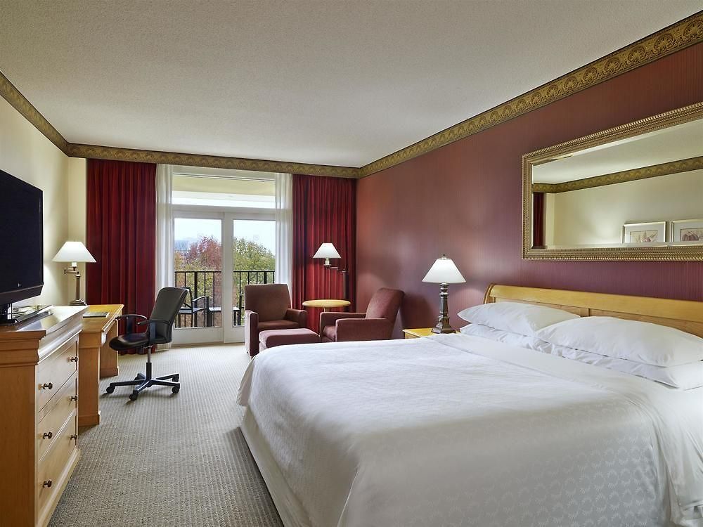 Sheraton Music Airport 4*