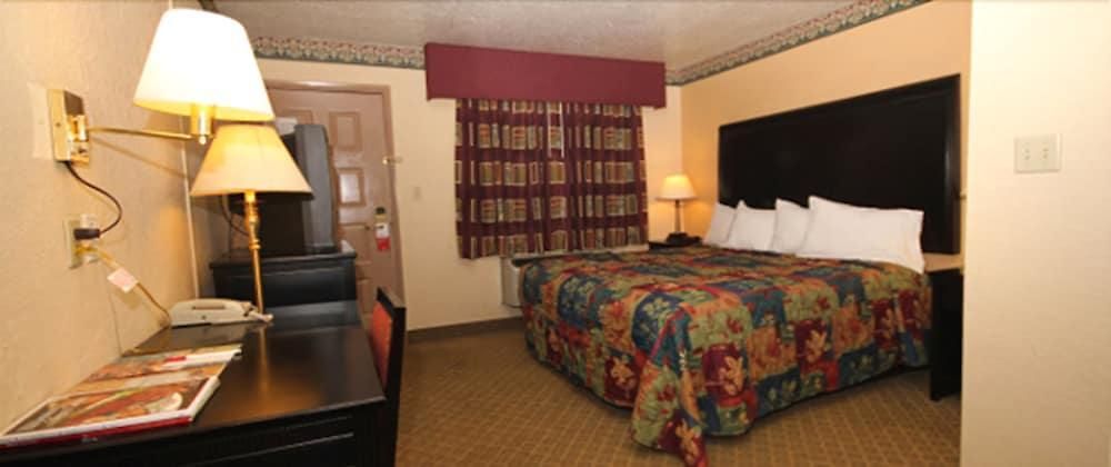Red Lion & Airport Hotel