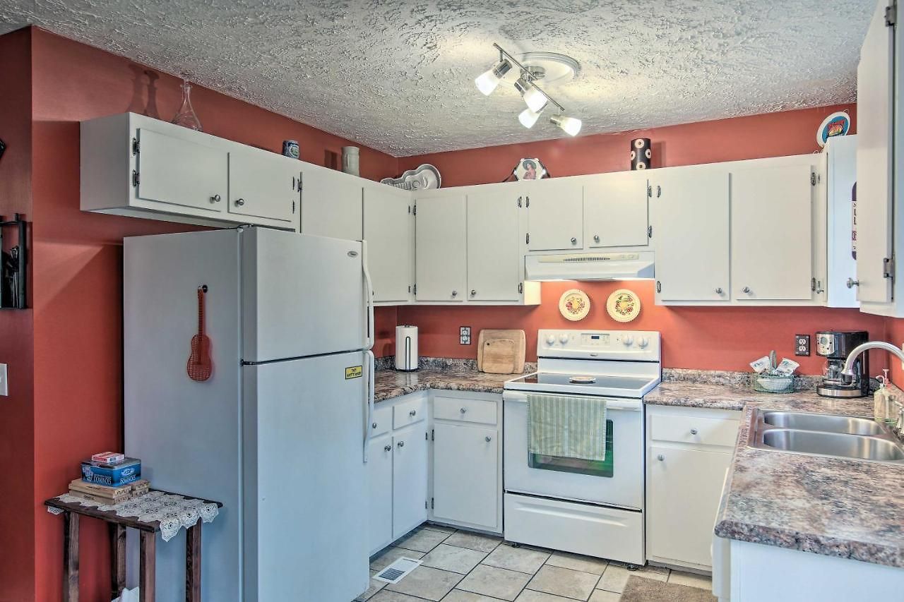Holiday home Lively East Pad: Walk To Bars & Eateries