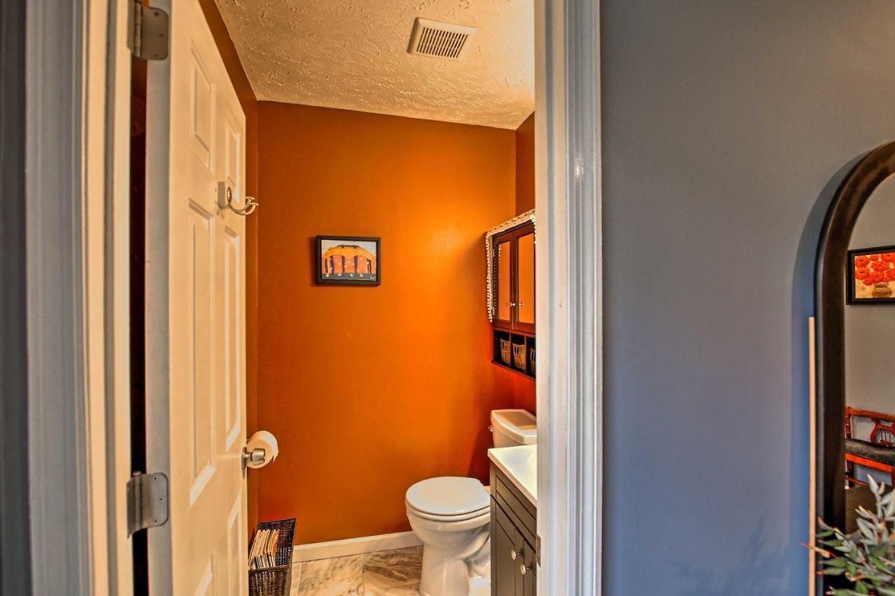 Lively East Pad: Walk To Bars & Eateries Holiday home